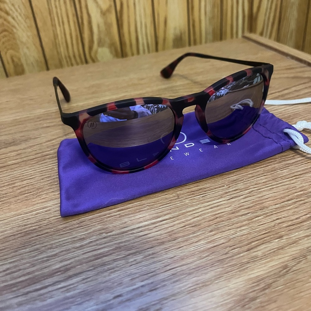 2 Benders Eyewear Sunglasses - Picture 2 of 3